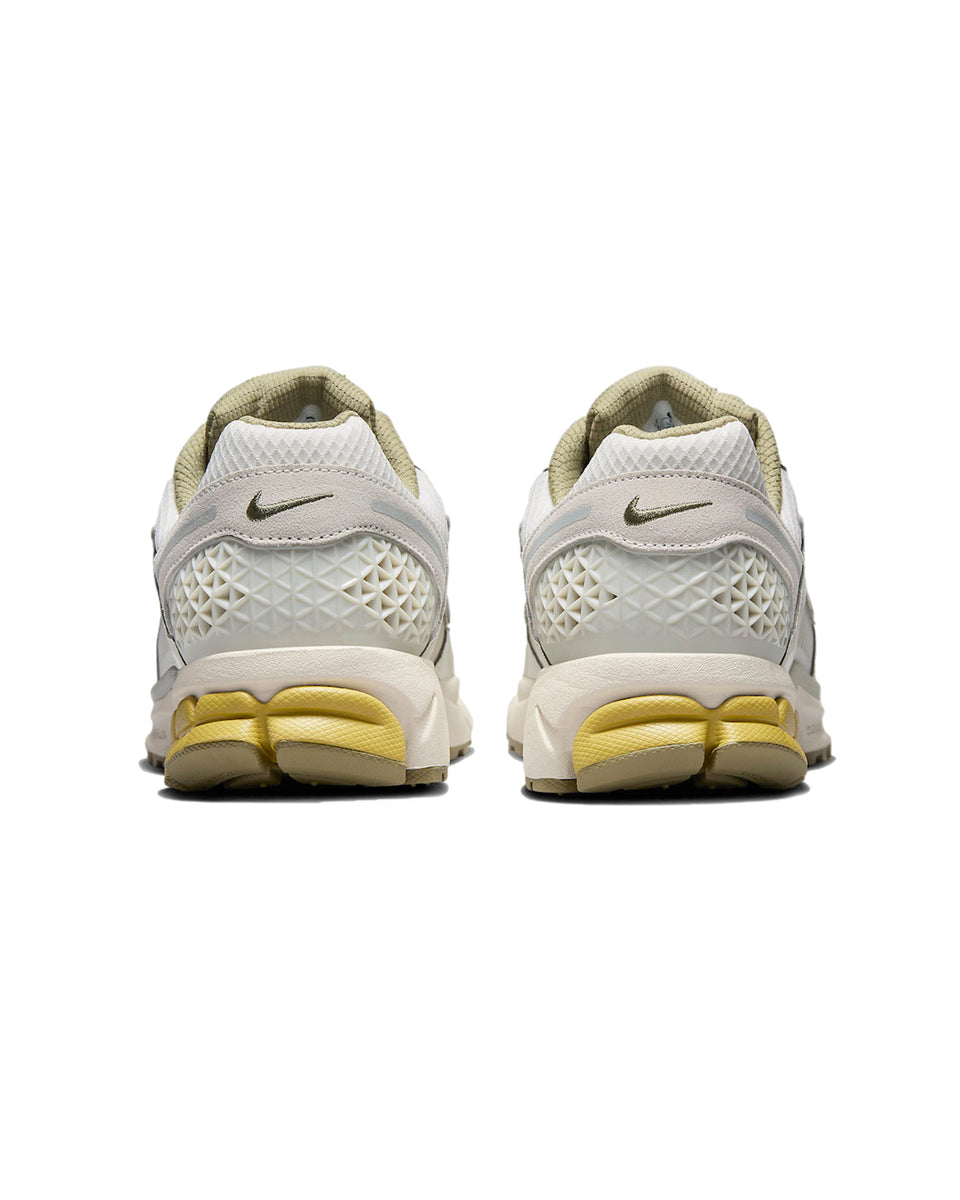 NIKE-ZOOM VOMERO 5 LIGHT BONE OLIVE -FV0397-001 – HEADQUARTER